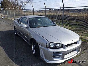 NISSAN SKYLINE 