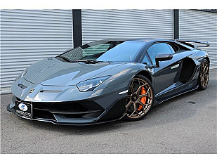 LAMBORGHINI AVENTADOR