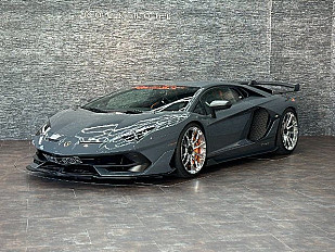 LAMBORGHINI AVENTADOR